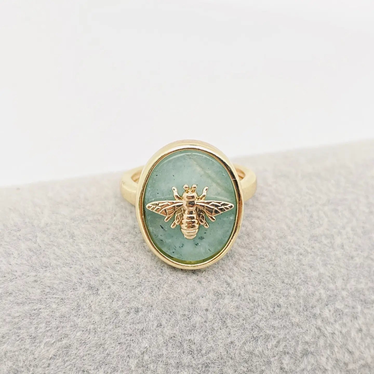 Hive-inspired Rings